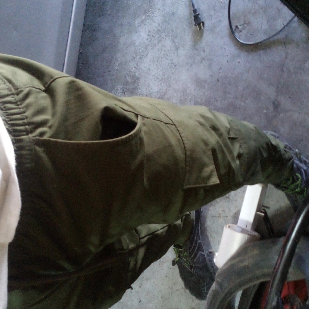 Tahari Green Cargo Pants with Elasticized Cuffs